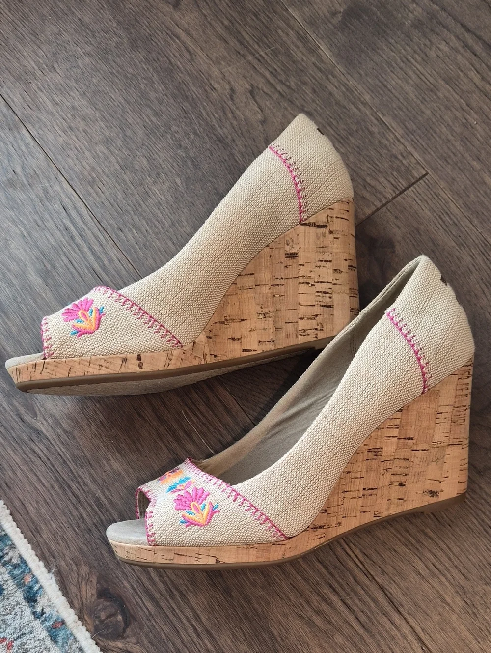 Toms Beige Cork Wedge Sandals with Pink & Multicolor Embroidery SZ8